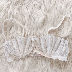 ↠ Shirley Of Hollywood White Lace Mermaid Shell Barely There Demi Bustier Bra 36